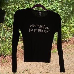 Shirt that says “vegetarians do it better!”
